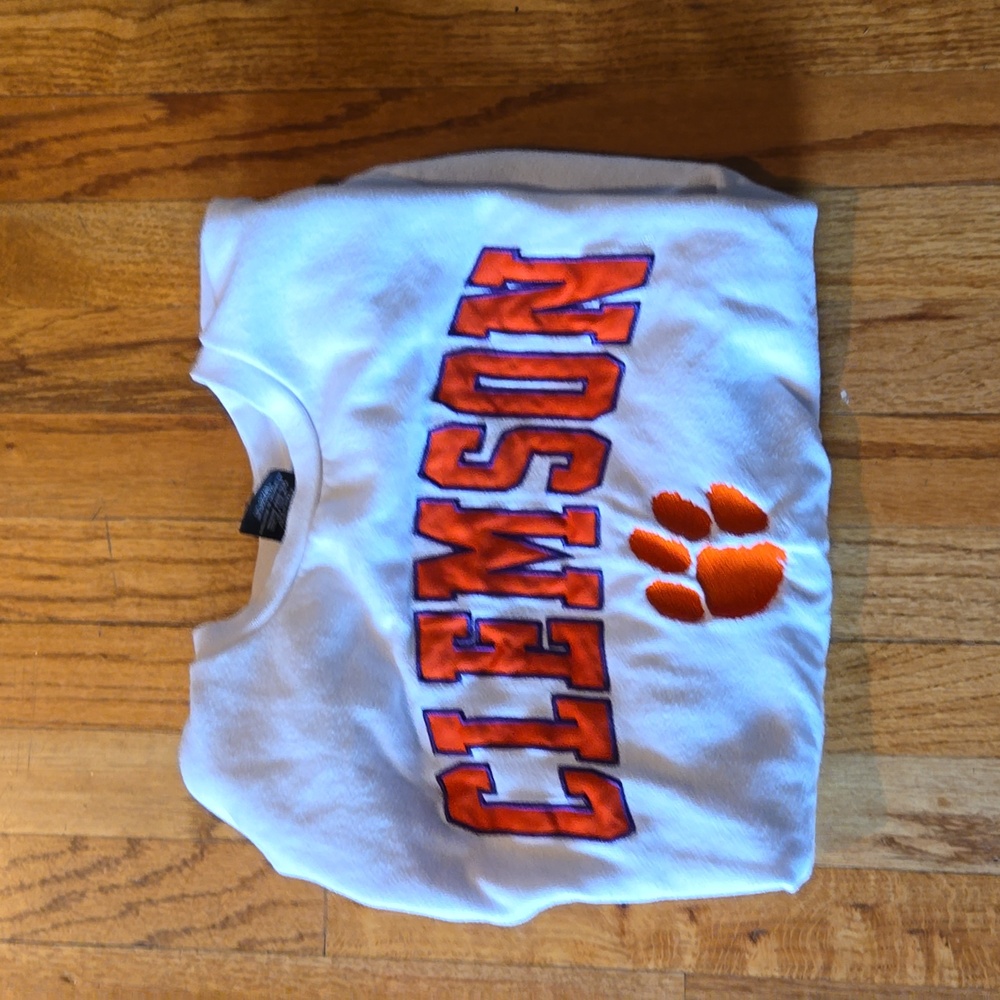 Clemson crew neck size medium